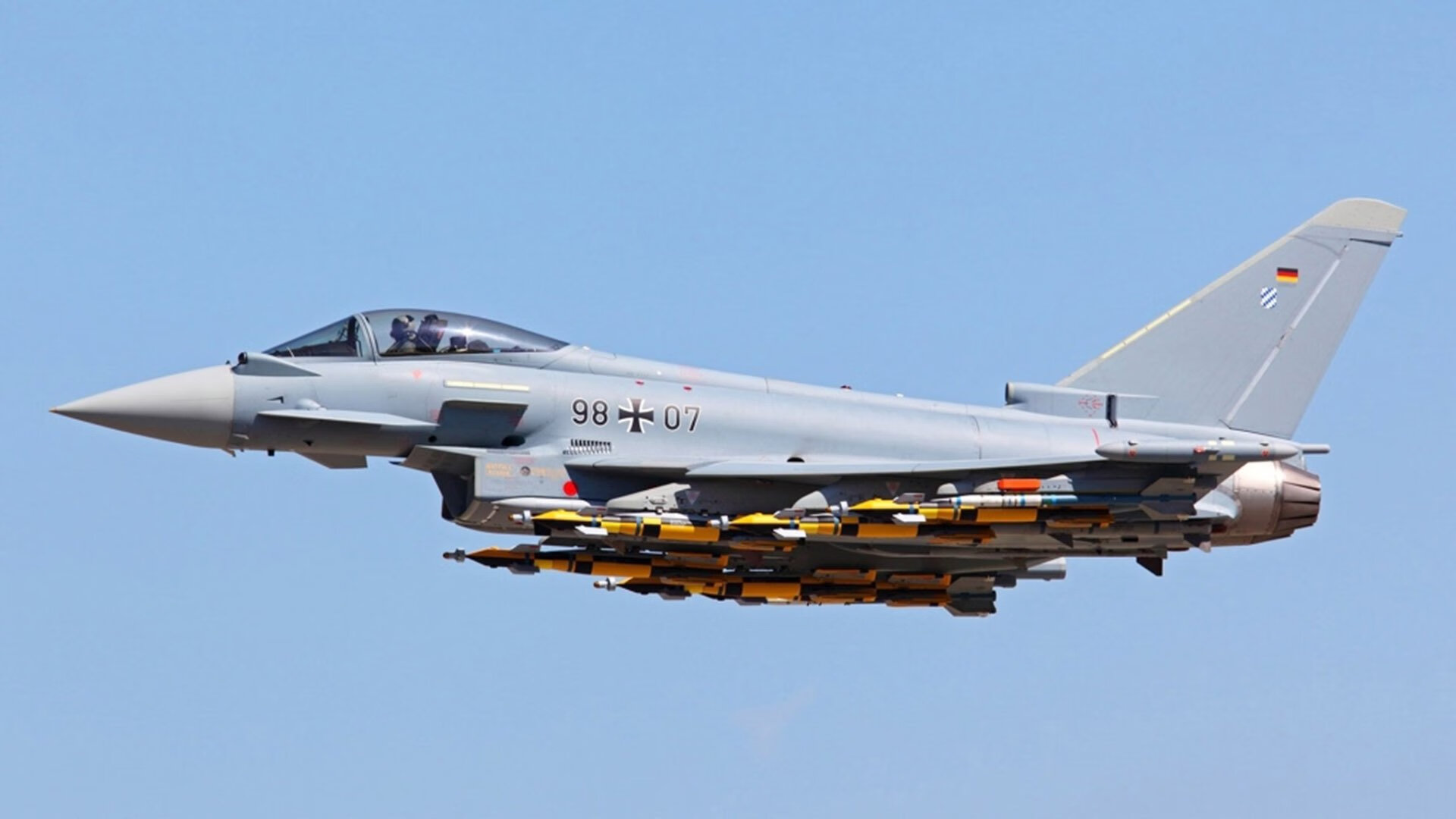 爵士双后卫搭配展现速度优势与转换效率,爵士双历